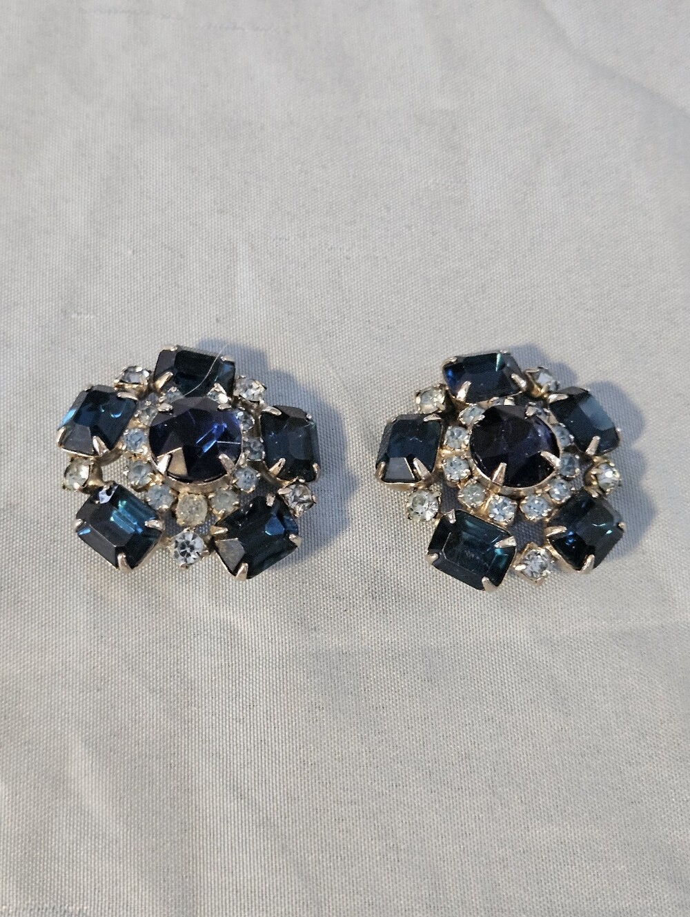 Vintage Atomic Flower Rhinestone Costume Clip-on Earrings Silver-toned